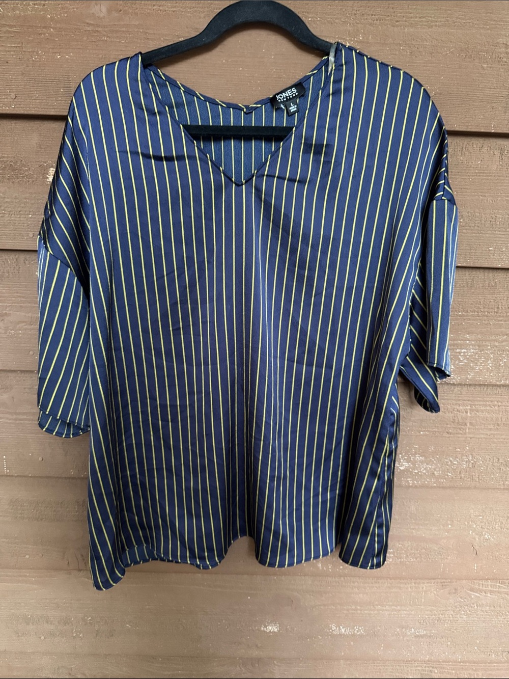 Jones New York Navy Top with Yellow Pinstripes V-Neck size Large